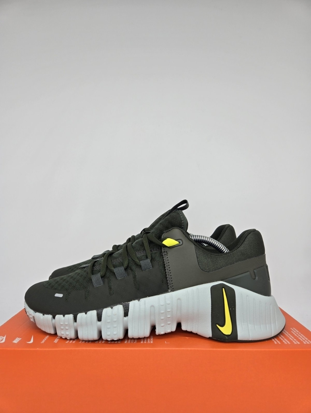 Nike Free Metcon 5 Sequoia High Voltage Men's Workout Shoes Size 8.5 New - Picture 1 of 8